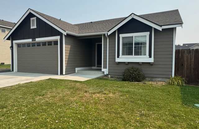 Quiet 3 Bed Home with Fenced Yard