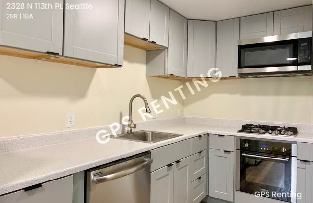 Light Rail Accessible Townhome- Northgate