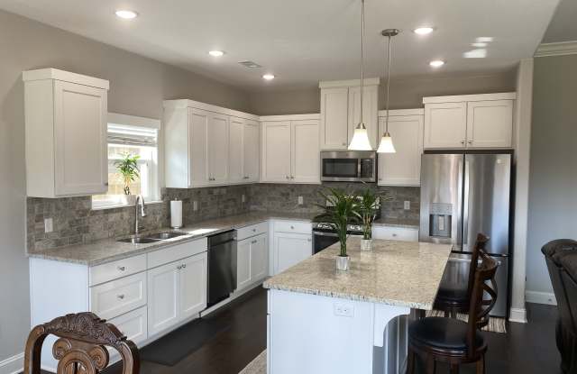 3903 Sw Mistletoe Ave