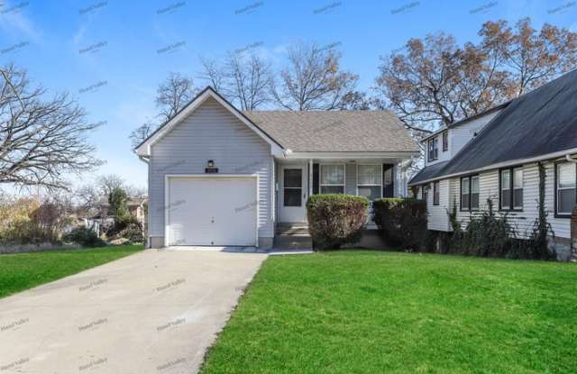 Photo of 3225 Spruce Avenue