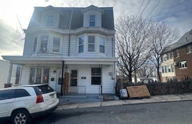 4 bedroom 1 bathroom