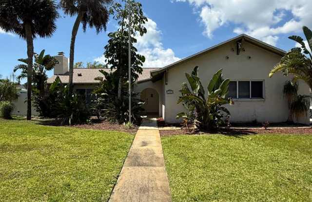 Pool home in Melbourne Beach