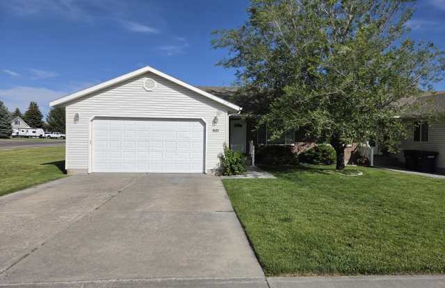 901 Abigail Ct
