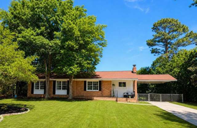 Available August 7! 4 Bedroom 2 Bathroom Ranch - Dogs Okay!