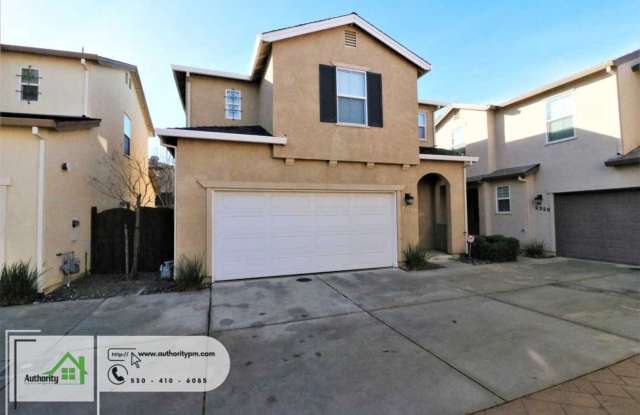 2333 La Villa - Beautiful Town Home in Shasta View Gardens photos photos