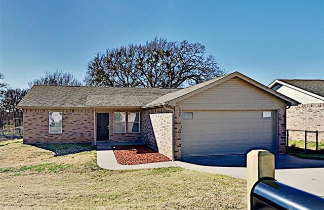 213 Dean Court - 213 Dean Ct, Granbury, TX 76049