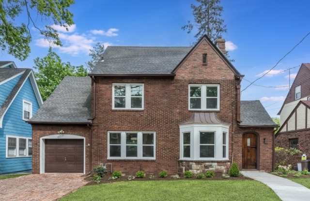 186 Gregory Ave