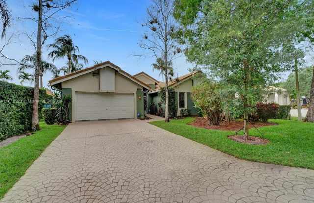 4242 NW 66th St