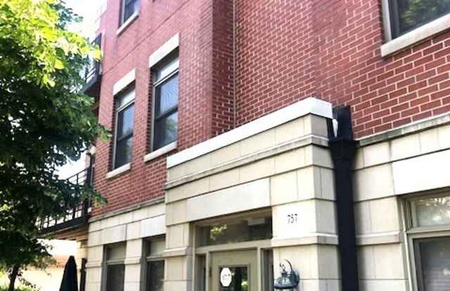 757 W 14th Place