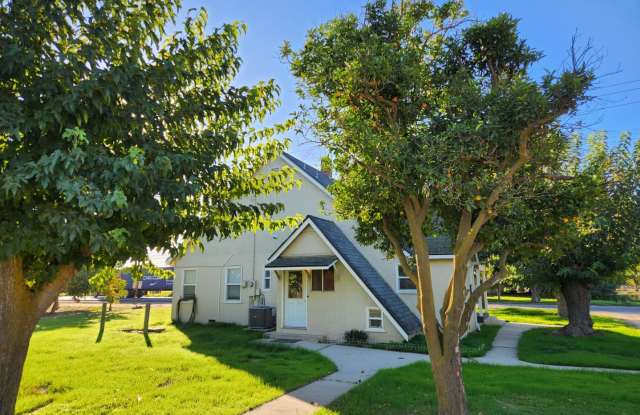 Country Home Between Empire and Waterford- 3 Bedroom 1 Bathroom With Central Heat And Air