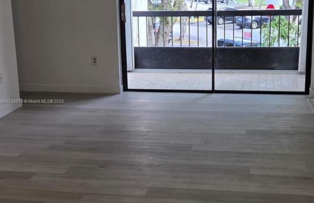 9433 Fontainebleau Blvd