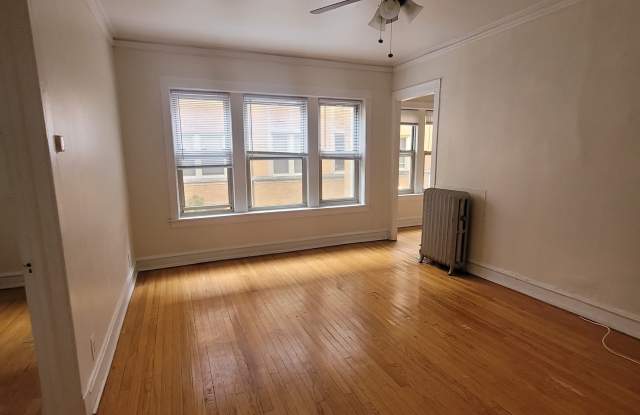 Photo of 1359 W. Greenleaf #2D
