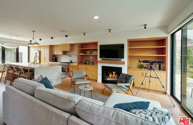 6208 Tapia Dr