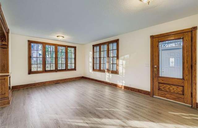 988 Reaney Ave Avenue