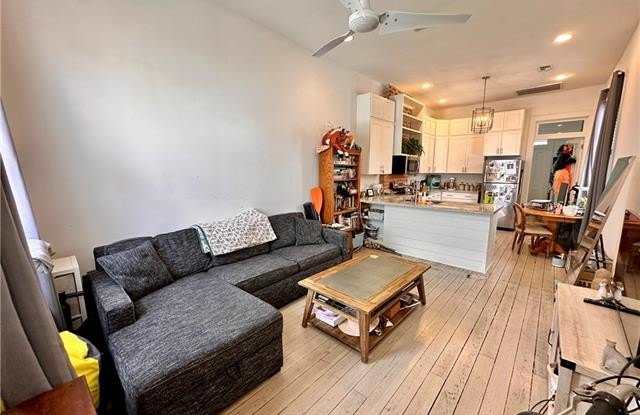 2843 LIVAUDAIS Street