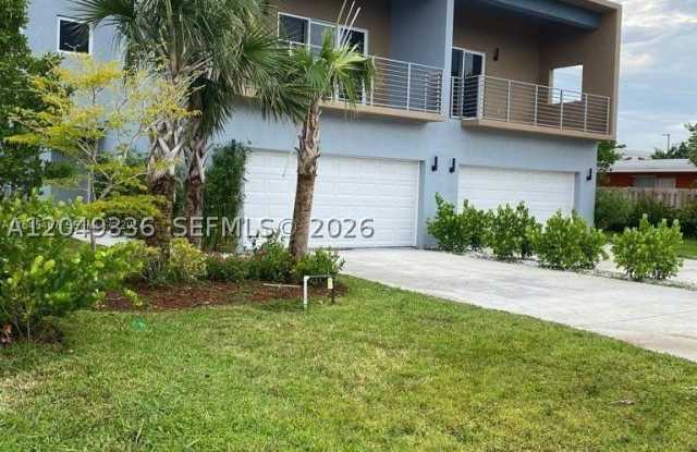 1121 NE 23rd Ter