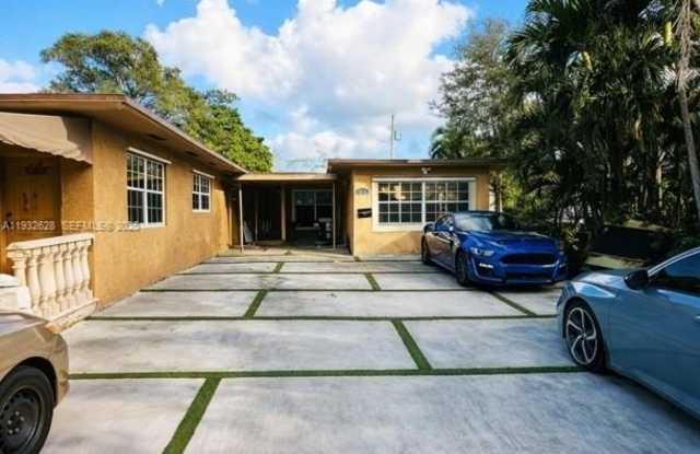 Photo of 14405 NE 5th Ave