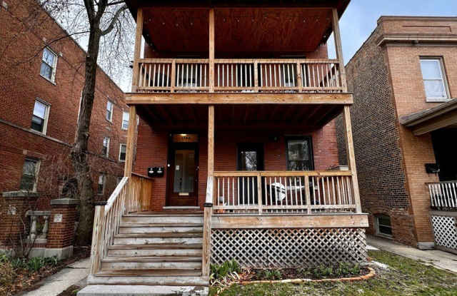 Photo of 1744 W Winnemac Avenue