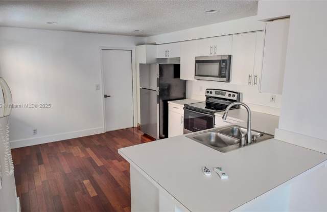 1477 Barcelona Way 6-28, Weston, FL 33327