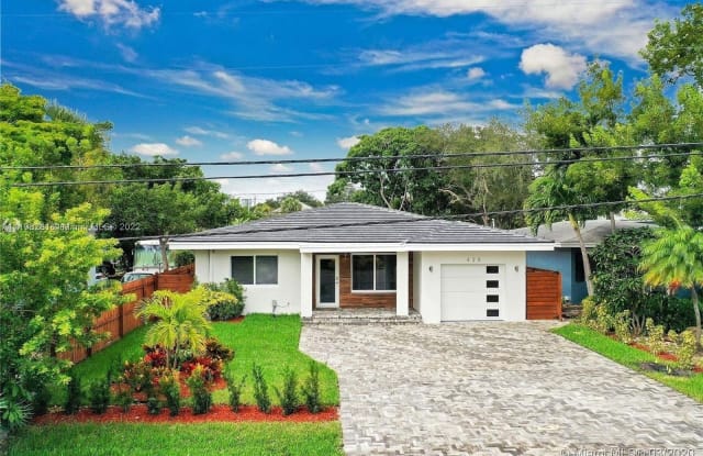 425 NE 14th Ave - 425 Northeast 14th Avenue, Fort Lauderdale, FL 33301