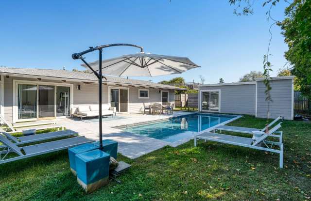 56 Pinetree Dr