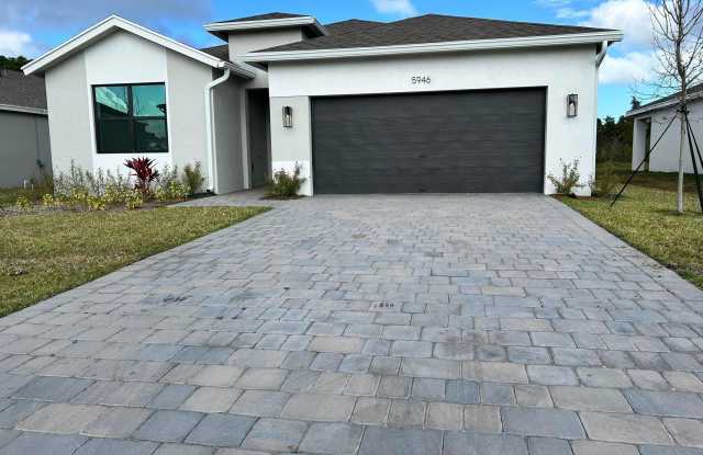 Photo of 5946 SE Sky Blue Circle