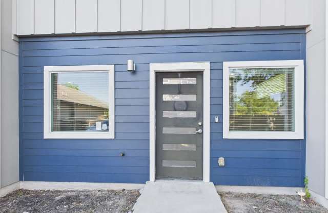 Charming Modern Farmhouse-Style 2-Bed Condo with Private Yard in Austin