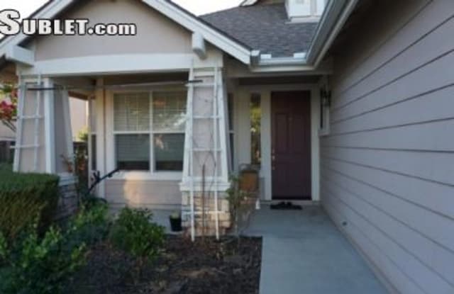 23  Chamiso Dr - 23 Chamiso Drive, Los Alamos, CA 93440