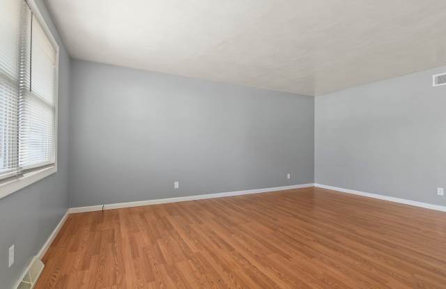 2271-2277 East Laurel 4-Plex