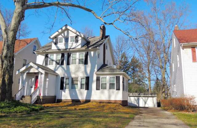 Photo of 3 Bed - 1 Bath Colonial is available for Rent!