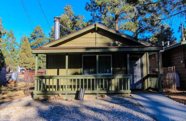 Photo of 964 Pine Lane