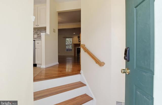 6203 ABBOTTSBURY Row