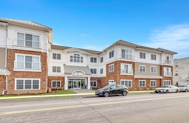 34 Broad Street unit: 206