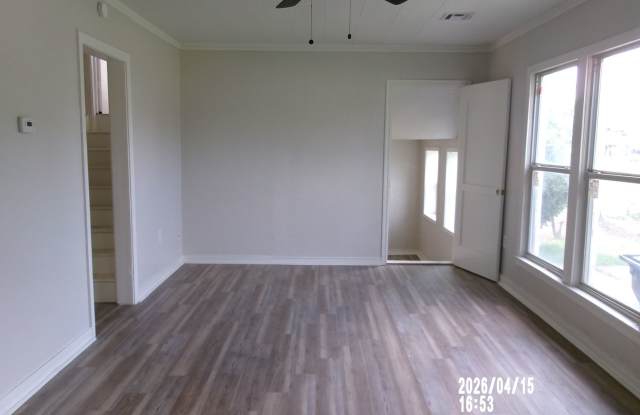 Very Nice Newly Renovated Home In Morford Neighborhood.