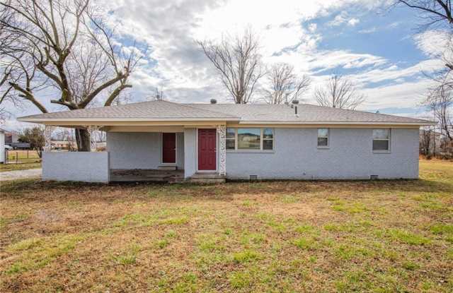 2275  E Emma  AVE