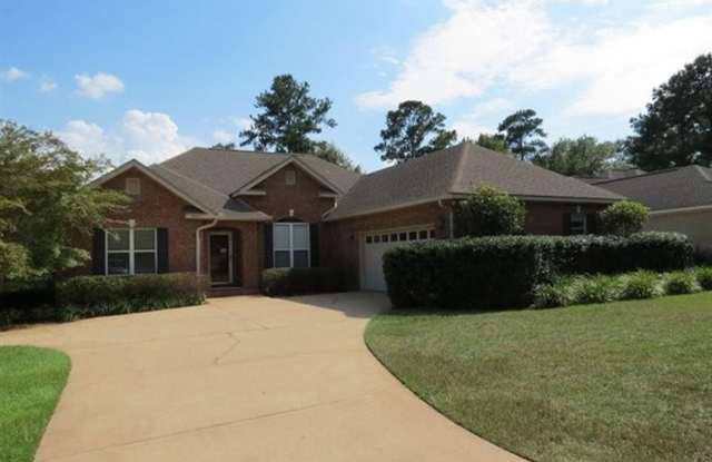 Delightful Home, With Lakefront Views  Located in Summerbrooke!