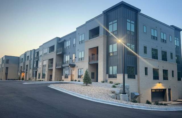 880 N Main