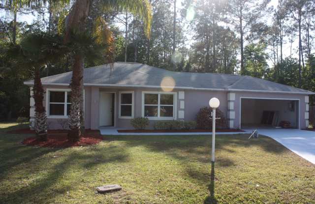 Unique 2/2/2 with Florida room with a/c