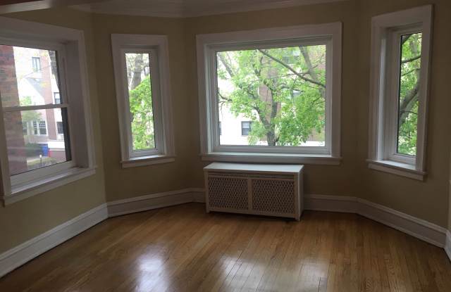 Photo of 503 W Aldine Ave # 2