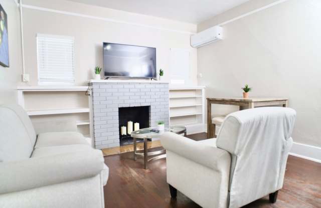 2 Bedroom 1 Bath Close to 4th Ave and Downtown Tucson