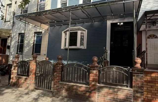 Photo of Charming 4BR APT in Brooklyn