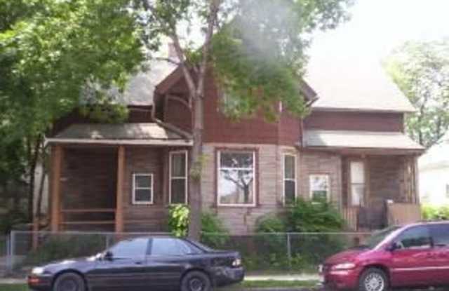 6 bedroom Single Family - 1327 South 14th Street, Milwaukee, WI 53204