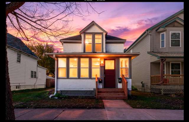 Beautiful 2-Bed 2-Bath Unit in St. Paul - Available Now!