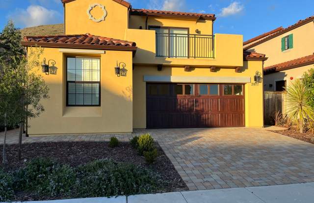 Spacious Home - Three Bedrooms w/garage TOSCANO Neighborhood in SLO