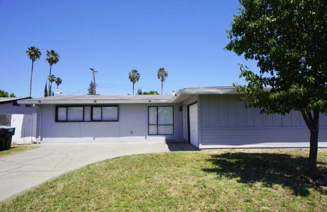 Wonderful 4 bedroom, 2 bath home in Sacramento!