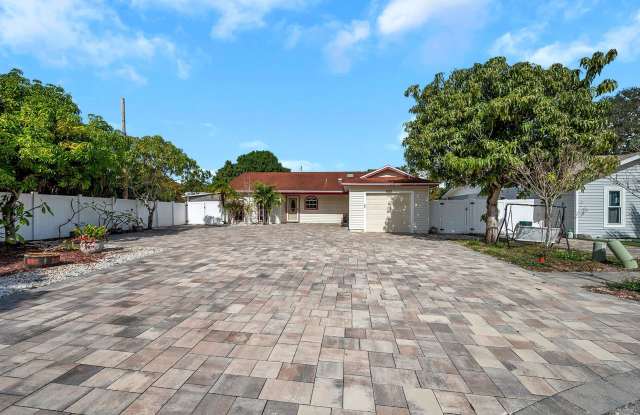 Secluded Clearwater Charmer on Cul - De - Sac Close to Clearwater Beach | 3 Bedroom | 2 Bathroom | 1 Car Garage photos photos