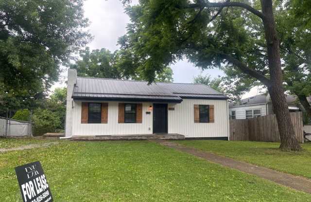 Cute, cottage in a prime location off of Oakland Ave, near Downtown and ETSU, 2 bed/1 bath for $1650 month