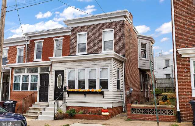 Photo of 830 N DUPONT Street