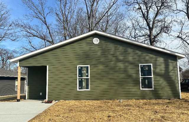 612 Oak Street - 612 Oak Street, Columbia, MO 65203