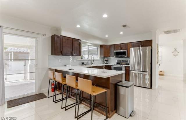 Photo of 2121 Rosanna Street